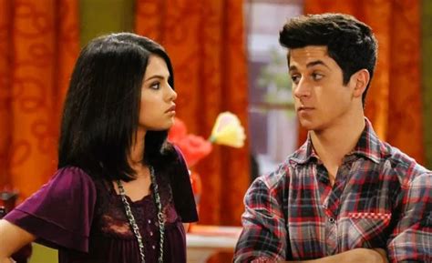 Selena Gomez David Henrie Reunite In Wizards Of Waverly Place