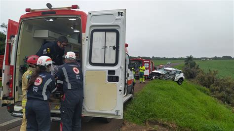 Carro Fica Destru Do E Caminh O Tomba Em Grave Acidente Na Br Em