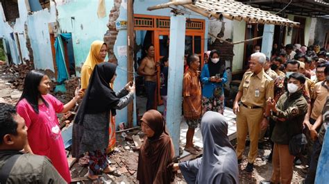 Ganjar Bangun Ulang Rumah Warga Yang Hancur Akibat Banjir Di Brebes