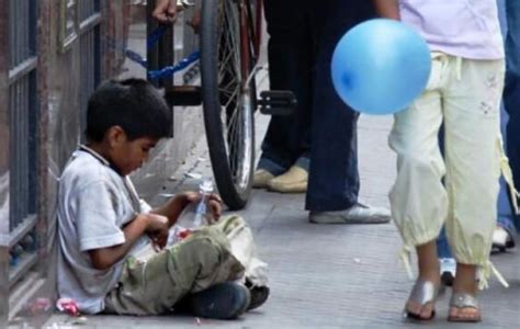 C Ritas Y La Navidad En Este La Pobreza De Ni Os Y Adolescentes