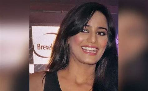 Actor Model Poonam Pandey Dies Of Cervical Cancer At 32