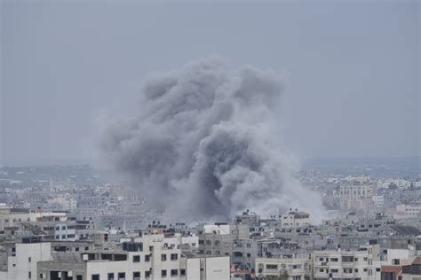 Israels Truppen Starten Luftangriffe Auf Gaza