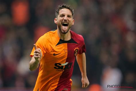 Driest Mertens Geeft Assist Batshuayi Valt In Maar Ziet Zijn