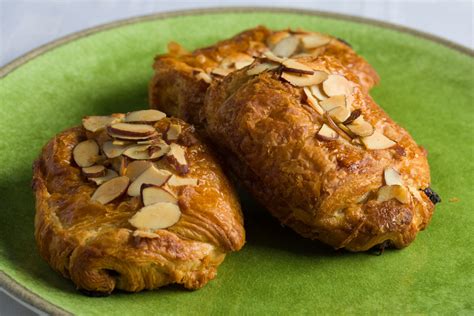 Chocolate Almond Croissant – The French Kitchen Culinary Center