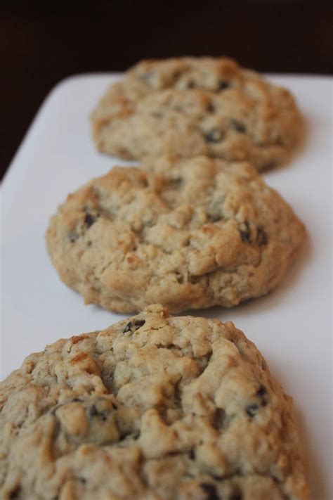 Treasuring Simplicity: Giant Oatmeal Raisin Cookies (Levain Bakery ...