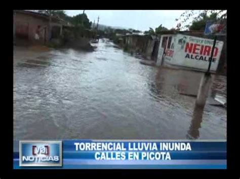 Torrencial lluvia inunda calles en Picota VIA Televisión