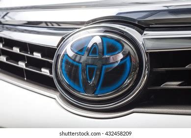 735 Toyota Camry Hybrid Images, Stock Photos & Vectors | Shutterstock