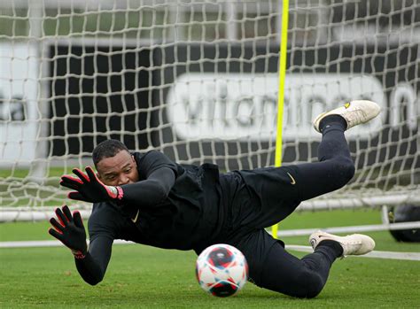 Corinthians Acerta Renova O De Contrato O Goleiro Carlos Miguel