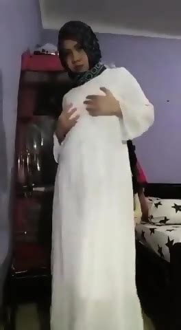 Hijab Milf Masturbating