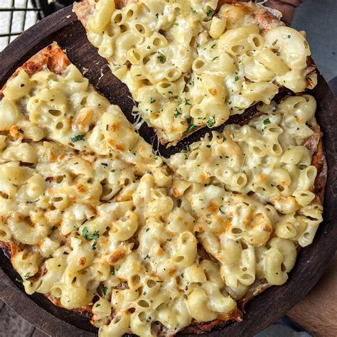 Macaroni And Cheese Pizza