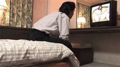 Japanischer Sex Ehemann teilt Frau mit anderen Männern im Austausch für Geschenke xHamster