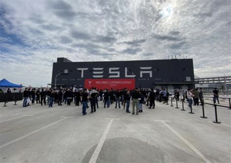 Tesla Ships Out First 7000 Made In China Model 3 Cars To Europe Electrek