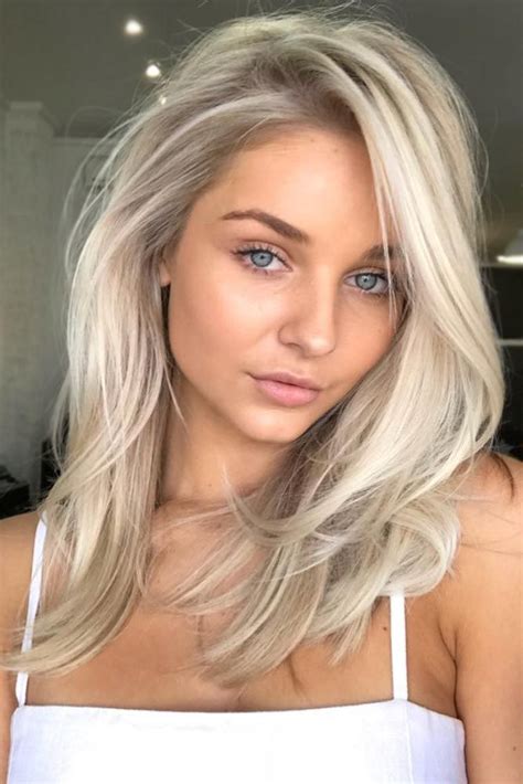 Platinblond ist einer der größten Trends in der Modebranche und nicht