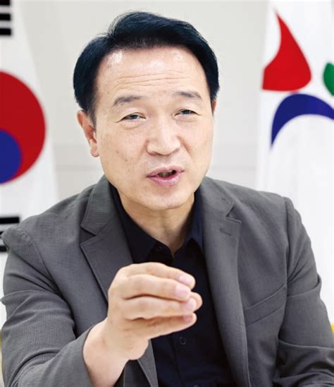 임태희 신임 경기교육감 9시 등교제 폐지는 시작일 뿐학교 자율 늘려 교육 바꾸겠다 한국경제