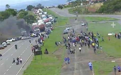 Manifestantes Bolsonaristas Bloqueiam Rodovias Em Protesto Vit Ria De