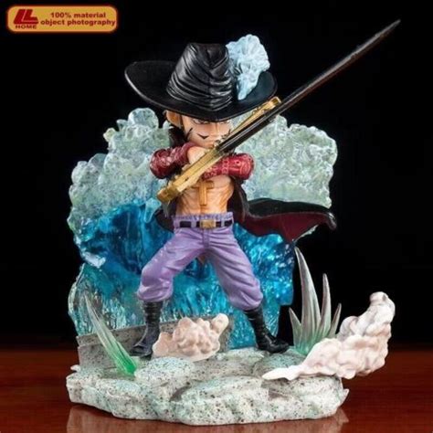 Anime One Piece Oka Shichibukai Dracule Mihawk Cross Guild Figure