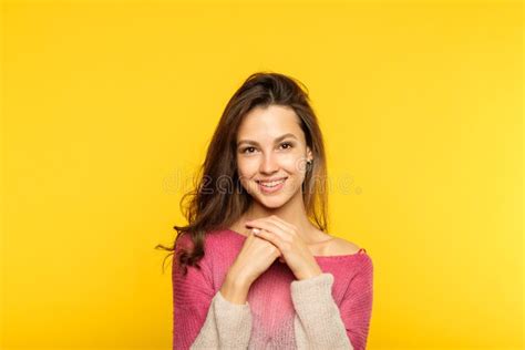 Expression Joyeuse De Sourire Heureuse De Visage De Portrait De Fille