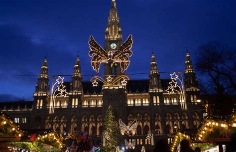 The ultimate self-guided Vienna Christmas lights tour - Vienna Würstelstand