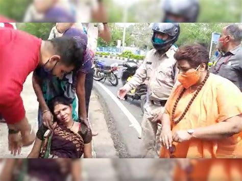 Bhopal Bjp Mp Sadhvi Pragya Thakur Did Help Injured Woman Reach Her