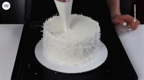 Frosting Cake GIF - Frosting Cake Icing - Discover & Share GIFs