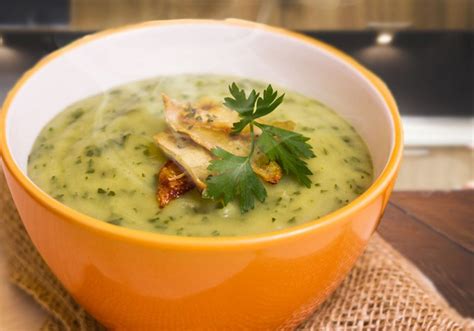 Caldo verde batata baroa Receitinha fácil e rápida Ótima opção