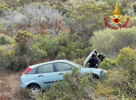 Auto esce di strada tra Trinità dAgultu e Vignola ferita una donna