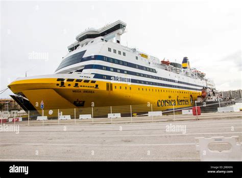 Corsica Ferries Cruiseferry Mega Andrea Arbeitet Zwischen Toulon Und