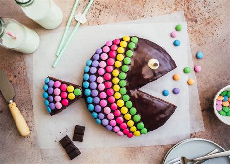 Fish cake with Smarties decoration | Cailler