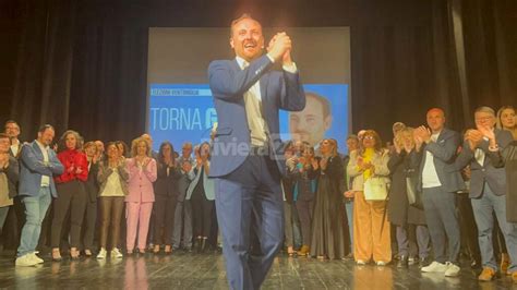 Torna Grande Ventimiglia Teatro Pieno Per Il Candidato Sindaco Del