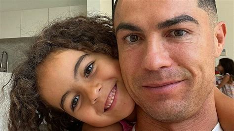 Cristiano Ronaldo Celebra Anivers Rio Da Filha Amor Do Pai