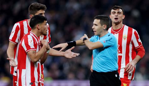 Almería Explotó Contra Los Audios Del Var En El Partido Ante Real