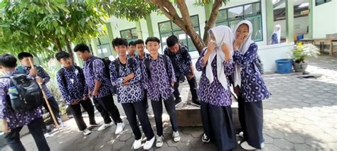 Siswa MTs N 8 Sleman Bangga Pakai Seragam Batik Buatan Sendiri