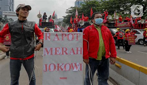 Aksi Buruh Demo Di Patung Kuda Tuntut Uu Ciptaker Dicabut Foto