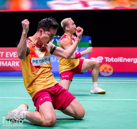 Defending Champions Aaron Wooi Yik Reach Semis But Viktor Suffers Shock