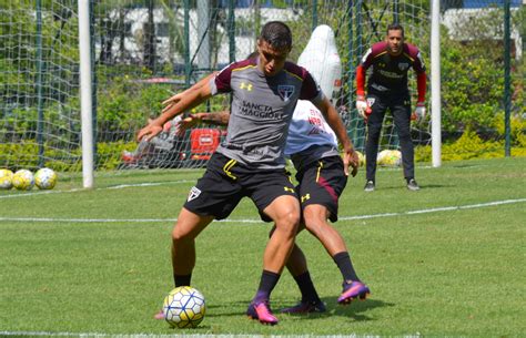 A Pontaria Afiada Pedro Bortoluzo Se Destaca Em Treino Spfc