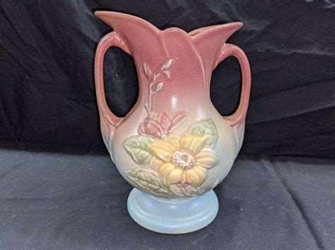 VINTAGE HULL POTTERY VASE 8 3 4 IN TALL Isabell Auction