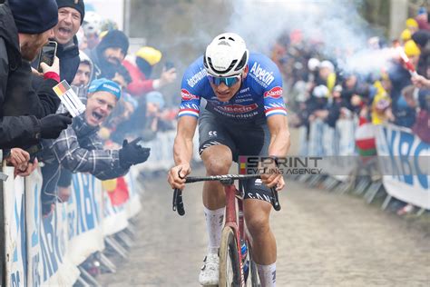 GIRO DELLE FIANDRE MATHIEU VAN DER POEL POGACAR HA MERITATO LA