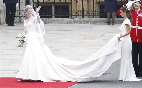 Kate Middleton's Second Wedding Dress | Reader's Digest