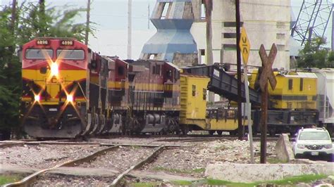 Tren Unitario De KCSM Con 5 Locomotoras Llegando Tampico Con Una Grua