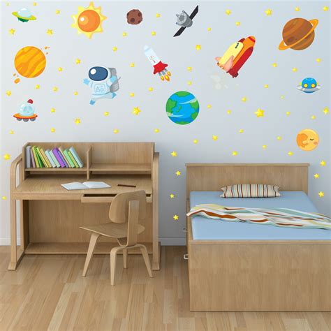 Adesivo de Parede Astronauta no Espaço para Quarto Infantil