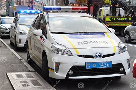 Los Nuevos Autos De Patrulla De La Policía De Ucrania Toyota Prius En