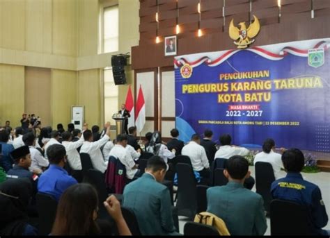 Dewanti Rumpoko Kukuhkan Pengurus Karang Taruna Kota Batu Masa Bakti