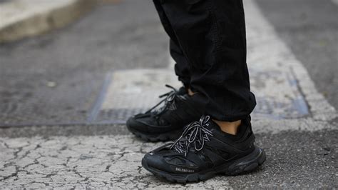 Las Mejores Zapatillas Negras Que Puede Tener Un Hombre Ahora Mismo