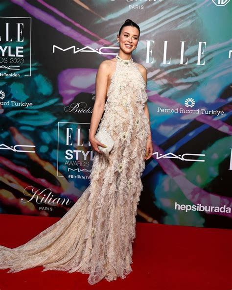 Fısıldayan ADAM on Twitter ELLE Style Awards gecesinden Buçe Buse