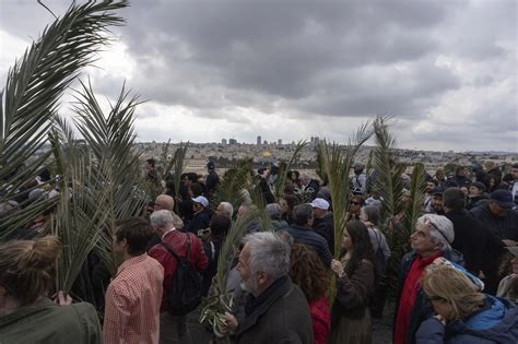 Miles De Cristianos Celebran El Domingo De Ramos En Jerusal N