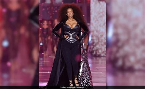 19 Years Later Tyra Banks Makes A Runway Comeback In Sparkling Black For Victorias Secret 2024