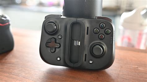 Review Razer Kishi IPhone Game Controller Is A Great Apple Arcade