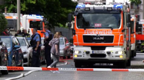 Brand In Leipziger Mehrfamilienhaus F Nf Verletzte Wohnung