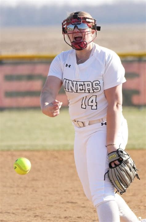 Hs Softball Eleven Straight Wins For Carlinville Entering Gillespie