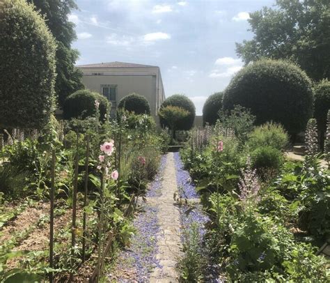 Visite atelier Jardin sensoriel à labbaye aux Dames la cité